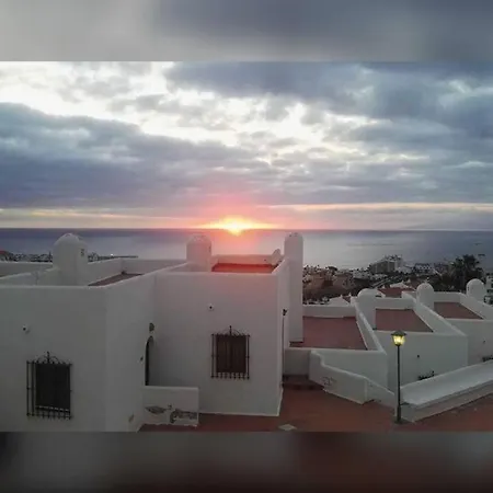 Birgitt En Aloha Garden Con Vista Mar Y Piscina * 아데제